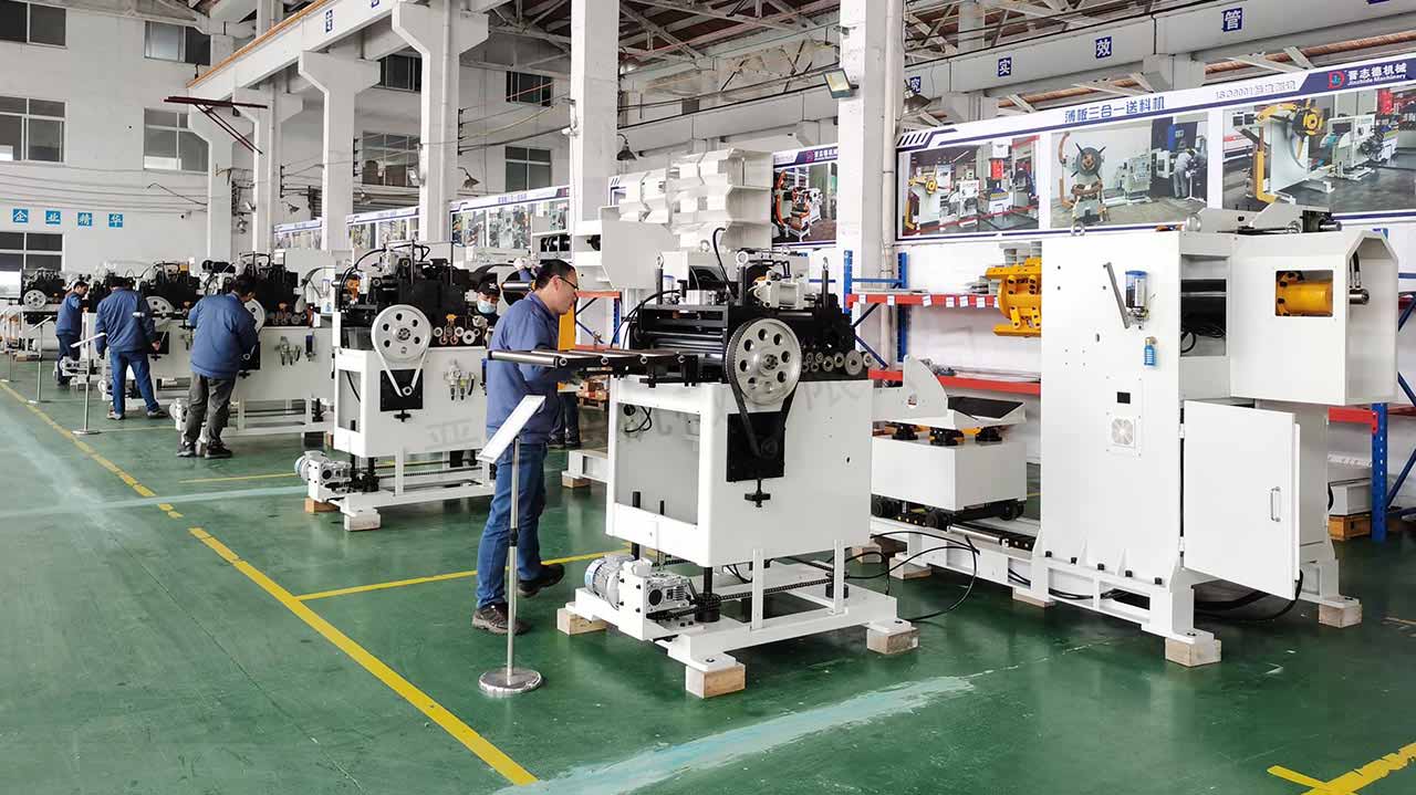三合一送料機(jī)裝配車(chē)間檢查