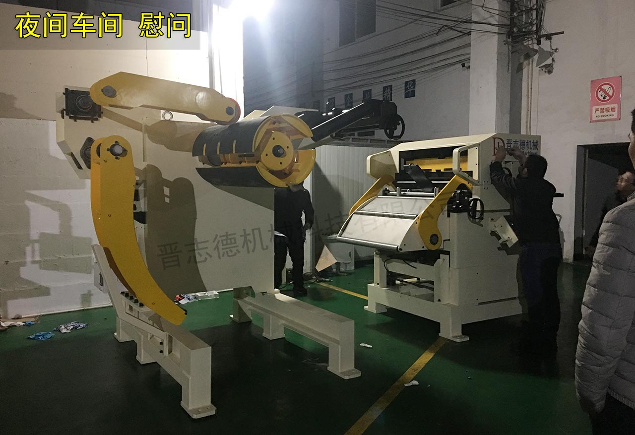 慰問(wèn)三合一送料機(jī)車間